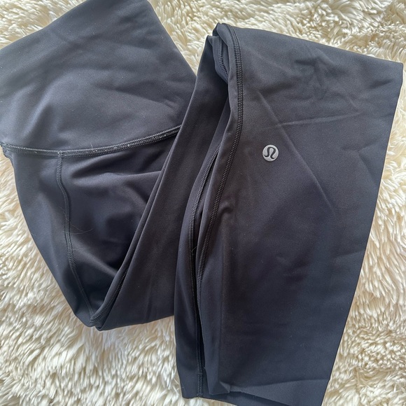 EUC Base Pace Lululemon black leggings size medium 8 - Picture 3 of 3
